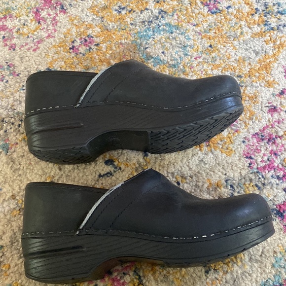 Dansko Professional Black Oiled Clog Women’s Size 38 or 7 - Picture 5 of 9